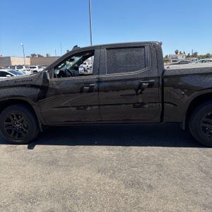 صورة 4 لـ 2023 Chevrolet SILVERADO 1500 RST