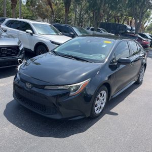 2020 Toyota COROLLA LE photo 1