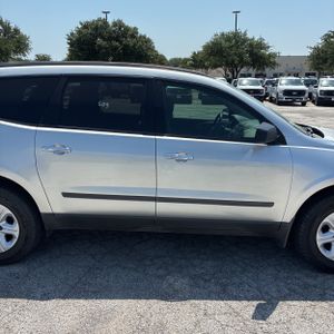 2010 Chevrolet TRAVERSE LS — миниатюра 11