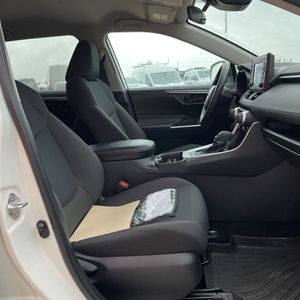 صورة مصغرة 33 لـ 2022 Toyota RAV4 LE