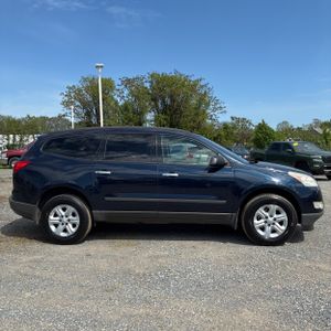CHEVROLET TRAVERSE LS - 10