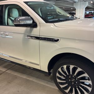 2023 Lincoln NAVIGATOR L BLACK LABEL thumbnail 13