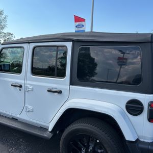 JEEP WRANGLER 4XE UNLIMITED SAHARA 4X4 - 6