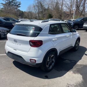 HYUNDAI VENUE SEL - 8