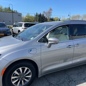 CHRYSLER PACIFICA HYBRID TOURING L - 2