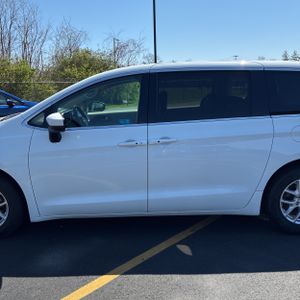 CHRYSLER VOYAGER LX - 4