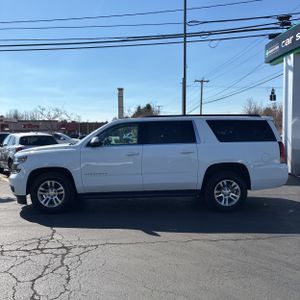 CHEVROLET SUBURBAN LT - 3