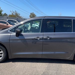 CHRYSLER PACIFICA TOURING - 4