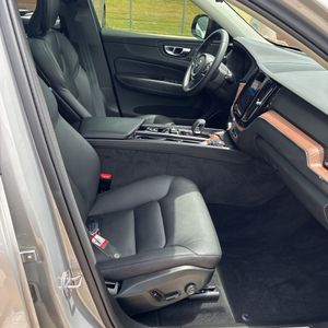 صورة مصغرة 33 لـ 2024 Volvo XC60 B5 PLUS DARK THEME
