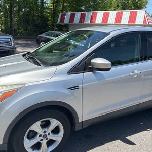 FORD ESCAPE SE - 2