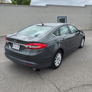 FORD FUSION S - 8