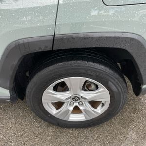 صورة 18 لـ 2021 Toyota RAV4 HYBRID XLE