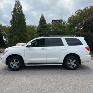 2010 Toyota SEQUOIA SR5 — фото 3