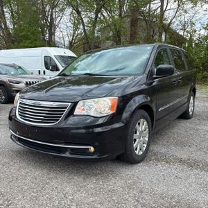 CHRYSLER TOWN AND COUNTRY TOURING - 1