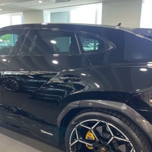 2023 Lamborghini URUS BASE — фото 4