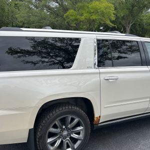 CHEVROLET SUBURBAN - 9