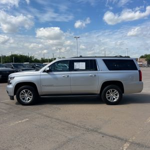CHEVROLET SUBURBAN LT - 3