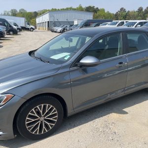 VOLKSWAGEN JETTA SE - 2