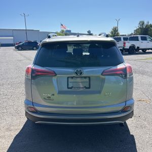 2017 Toyota RAV4 XLE — фото 7