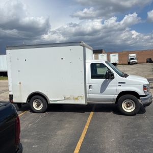 FORD E-350 CUTAWAY - 10