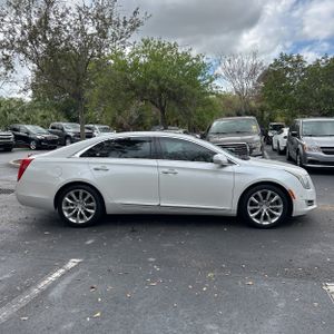 Cadillac XTS Luxury - 10