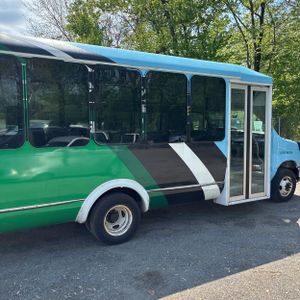 FORD E-450 CUTAWAY - 8