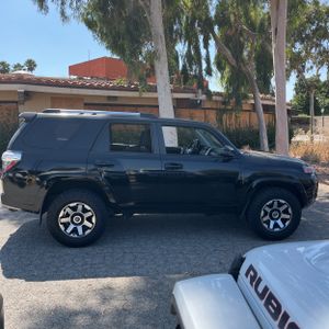 صورة 9 لـ 2020 Toyota 4RUNNER SR5