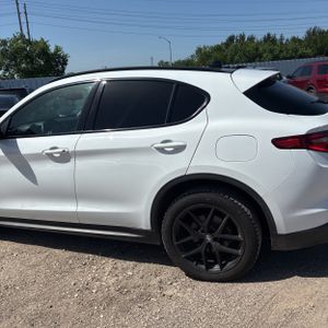 صورة 6 لـ 2019 ALFA Romeo STELVIO AWD