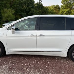 صورة 4 لـ 2022 Chrysler PACIFICA LIMITED