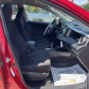 صورة 33 لـ 2015 Toyota RAV4 XLE
