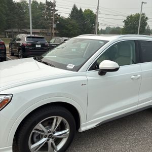 صورة 2 لـ 2023 AUDI Q3 QUATTRO S LINE PREM PLUS 45 TFSI
