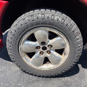 2004 Dodge RAM 1500 SLT — миниатюра 17