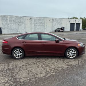 FORD FUSION SE - 10