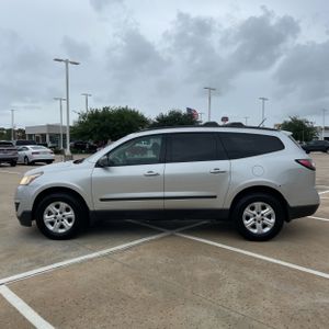 CHEVROLET TRAVERSE LS - 3