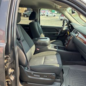 2011 Chevrolet SUBURBAN LS 缩略图 32