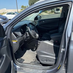 2018 Hyundai TUCSON LIMITED 照片 31