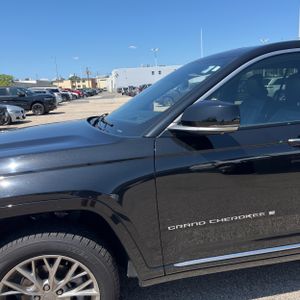 2022 JEEP GRAND CHEROKEE SUMMIT photo 2