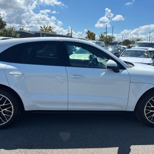 2018 Porsche MACAN BASE — фото 11