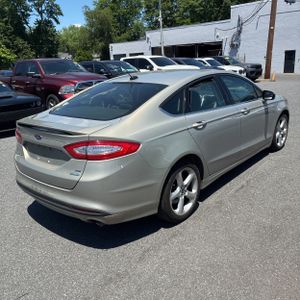 FORD FUSION SE - 8