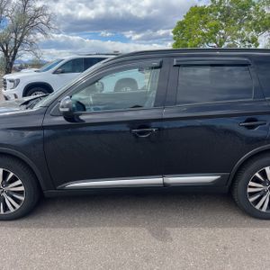 MITSUBISHI OUTLANDER SE - 4