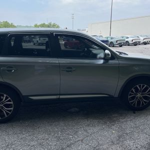 2017 Mitsubishi OUTLANDER SE — миниатюра 11