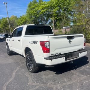 NISSAN TITAN PRO-4X - 5
