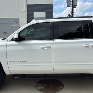 CHEVROLET SUBURBAN LT - 4