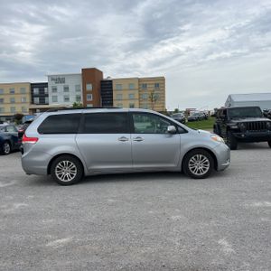 TOYOTA SIENNA - 10