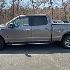 FORD F-150 XLT - 4