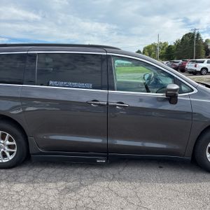 2022 Chrysler PACIFICA TOURING L — миниатюра 11