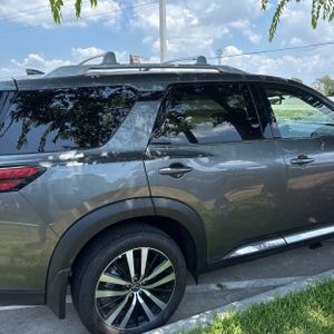 2025 Nissan PATHFINDER PLATINUM — фото 9