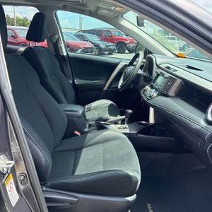 صورة 33 لـ 2015 Toyota RAV4 XLE