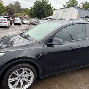 TESLA MODEL Y LONG RANGE - 2