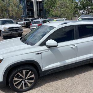 2023 Volkswagen TAOS SE 照片 2